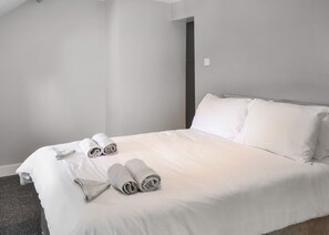 2 bedrooms - A beautifully restored two-storey, two bedroom cottage sleeping four people. (Filey)
