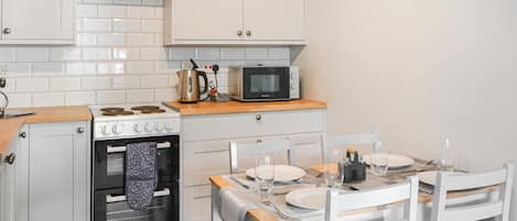 Refrigerador, horno, parrilla de estufa y tostadora