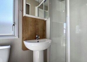 Bathroom - 3 bedroom accommodation in Skegness (Skegness)