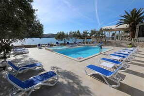 Pool - Spacious Seaside Retreat for 6 (Stara Novalja)