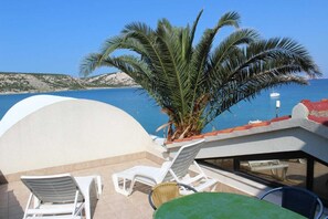 Property grounds - Adriatic Apartment with Large Terrace (Stara Novalja)