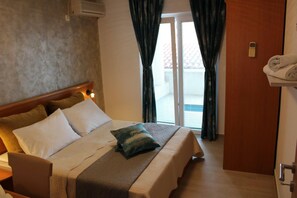 2 bedrooms, free WiFi - Stara Novalja Apartment with Big Terrace (Stara Novalja)