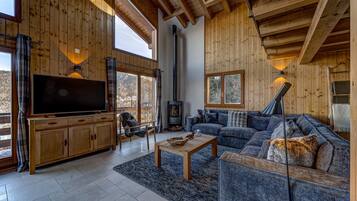 Télévision, cheminée