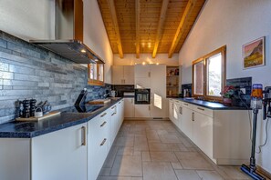 Fridge, microwave, oven, stovetop - Chalet Renard Roux - La Tzoumaz, 4 Vallees (La Tzoumaz)