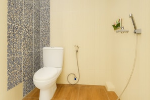 Kamar Twin Standar | Kamar mandi | Kloset
