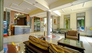 Lobby - Novon Family Hotel by Tripletree (Jawa Timur)