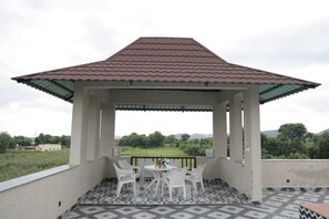 Outdoor dining - New Royal Orbit Hotel & Restro Udaipur (vallabhnagar)