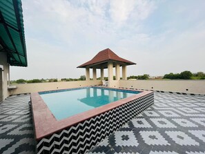 Kolam renang outdoor