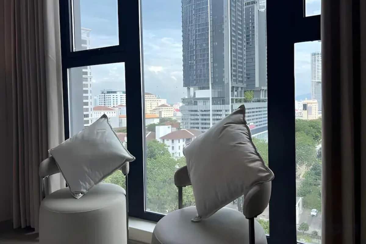 In-room safe, soundproofing, iron/ironing board, free WiFi