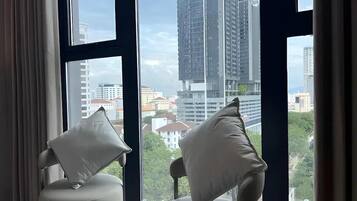 In-room safe, soundproofing, iron/ironing board, free WiFi