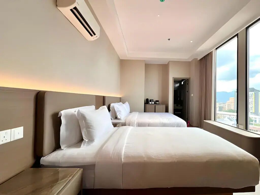 In-room safe, soundproofing, iron/ironing board, free WiFi