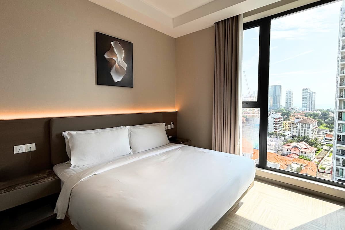 Deluxe King Room | In-room safe, soundproofing, iron/ironing board (on request)