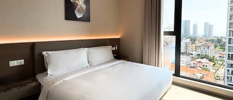 Deluxe King Room | In-room safe, soundproofing, iron/ironing board (on request), free WiFi
