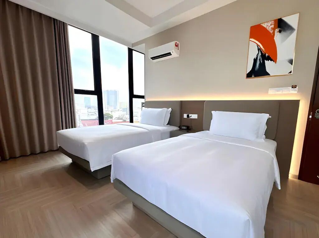 In-room safe, soundproofing, iron/ironing board, free WiFi