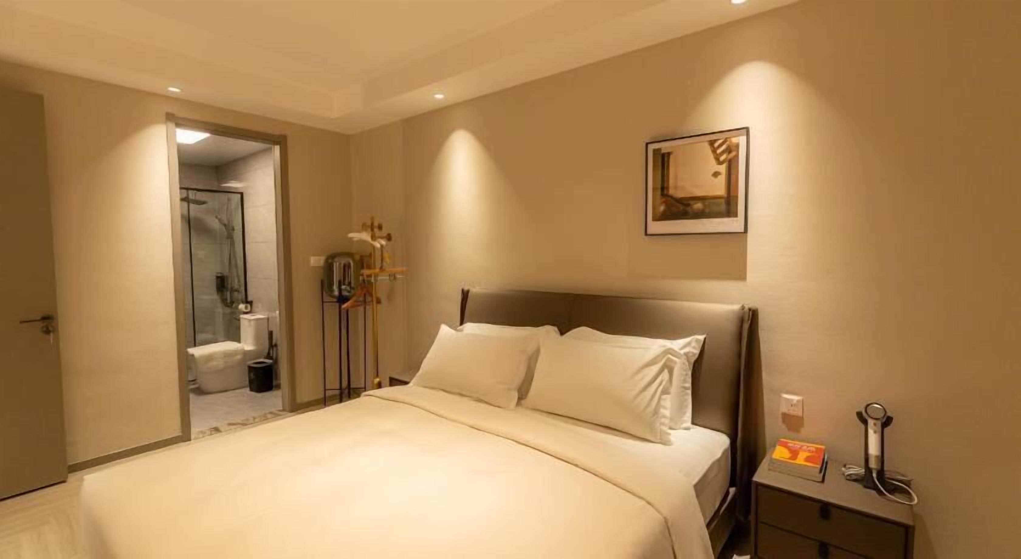 Standard 2 Bedroom Suite | In-room safe, soundproofing, iron/ironing board, free WiFi