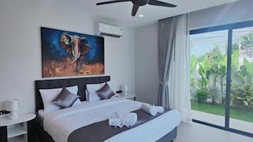 华丽别墅, 度假村景观, 池畔 | 客房内保险箱、遮光窗帘、隔音、熨斗/熨衣板