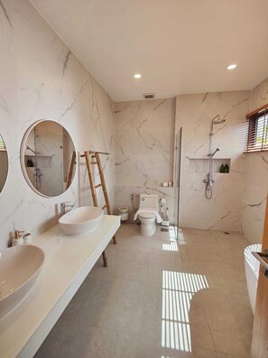 Artículos de tocador gratuitos, pantuflas, toallas, jabón