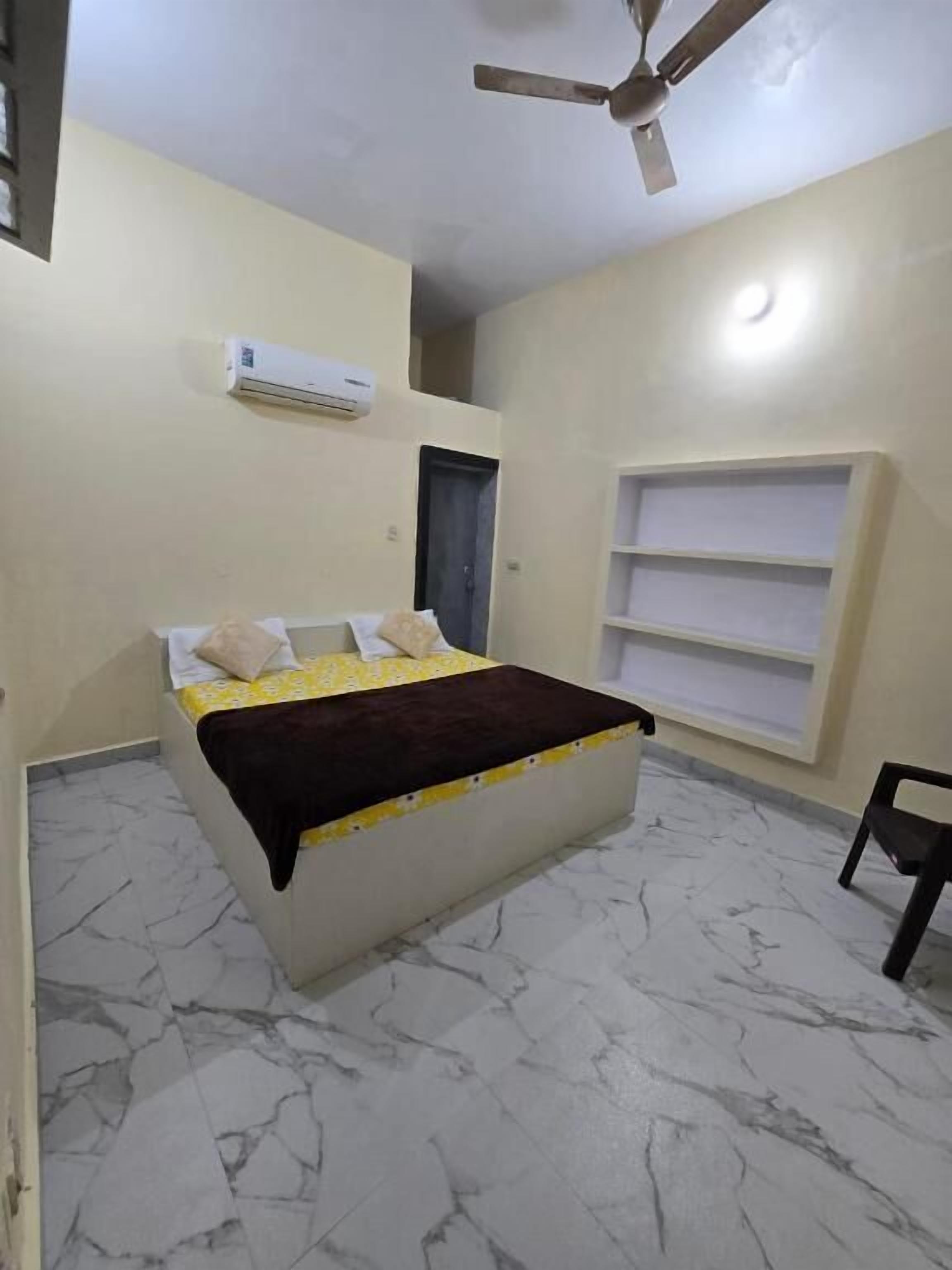 Desk, iron/ironing board, free WiFi, wheelchair access