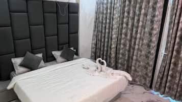 Comfort villa, 3 slaapkamers, kitchenette, op benedenverdieping | Een bureau, een strijkplank/strijkijzer, gratis wifi, rolstoeltoegang