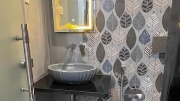 Comfort villa, 3 slaapkamers, kitchenette, op benedenverdieping | Badkamer | Gratis toiletartikelen, een haardroger, handdoeken, zeep
