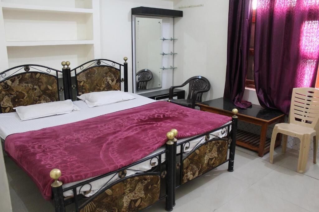 Desk, iron/ironing board, free WiFi, wheelchair access