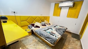 Desk, iron/ironing board, free WiFi, wheelchair access - Best B&B in Orchha (Orchha)