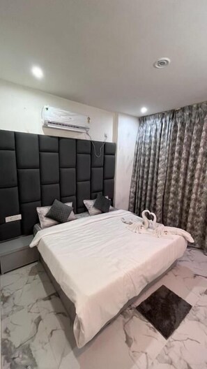 Villa Confort, 3 habitaciones, cocina básica, planta baja | Escritorio, tabla de planchar con plancha, wifi gratis