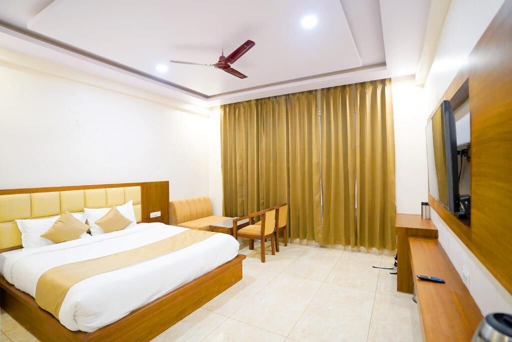 Laptop workspace, free WiFi