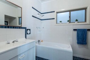 Bathroom - Coastal Holiday House ~ Only one street back from the beach! (Manyana)
