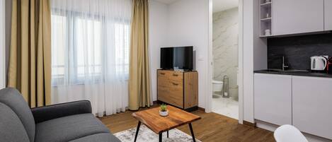 Family Apartment, Multiple Bedrooms (City Apartman Adialuxe S4) | Private kitchen