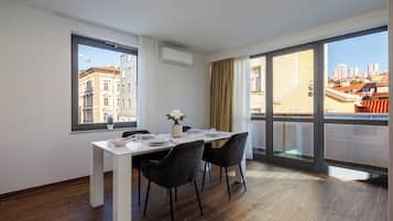 Appartamento familiare, camere multiple, 2 bagni (Luxury City Penthouse Adialuxe S7) | Pasti