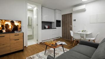 Smart TV 21 polegadas com canais a cabo