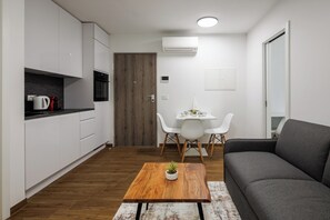 Căn hộ dành cho gia đình, nhiều phòng ngủ (City Apartman Adialuxe S4) | Bếp riêng | Tủ lạnh, lò nướng, bếp nấu, máy rửa bát 