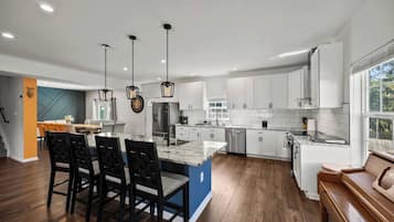 Refrigerador, microondas, parrilla de estufa y lavavajillas