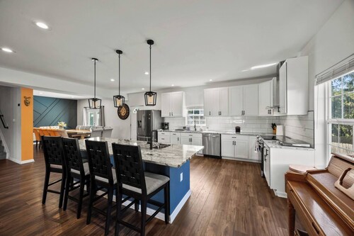 Top-Notch Columbus Retreat with on Demand Driver