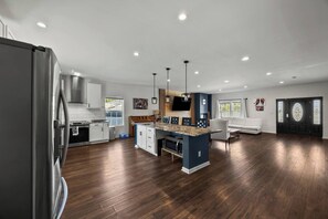 Interior - Top-Notch Columbus Retreat with on Demand Driver (Columbus)