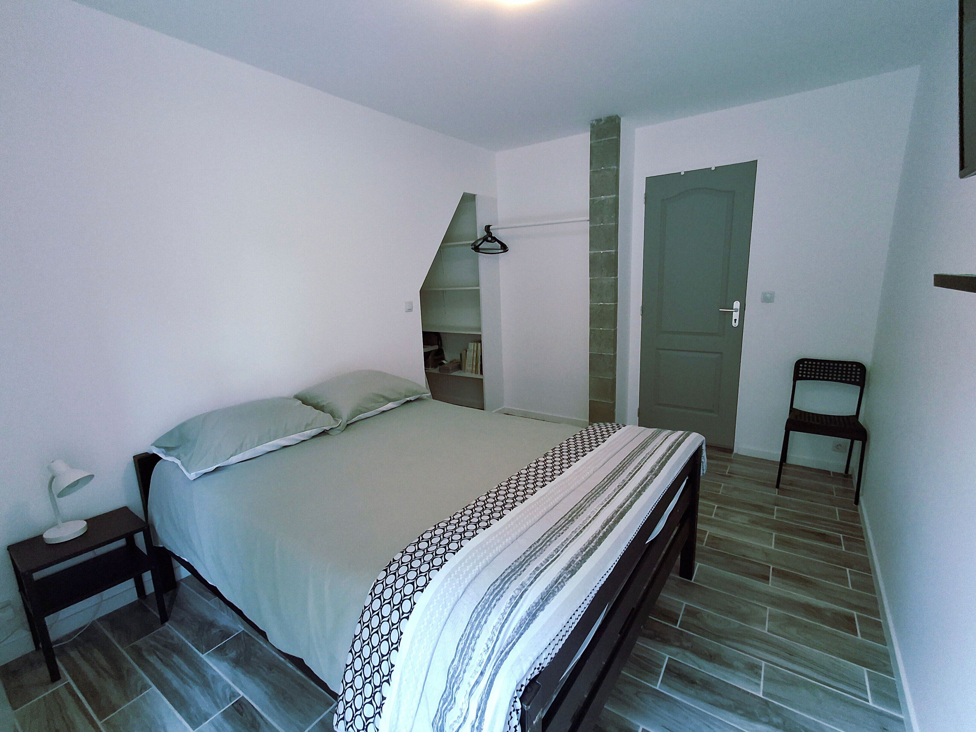 2 slaapkamers, een strijkplank/strijkijzer, gratis wifi