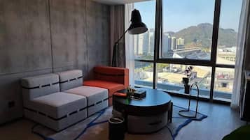 Standard Suite | In-room safe, blackout drapes, WiFi (free)