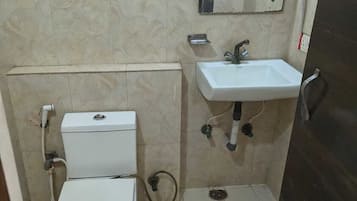 Classic Double Room | Bathroom | Shower, free toiletries, towels, soap