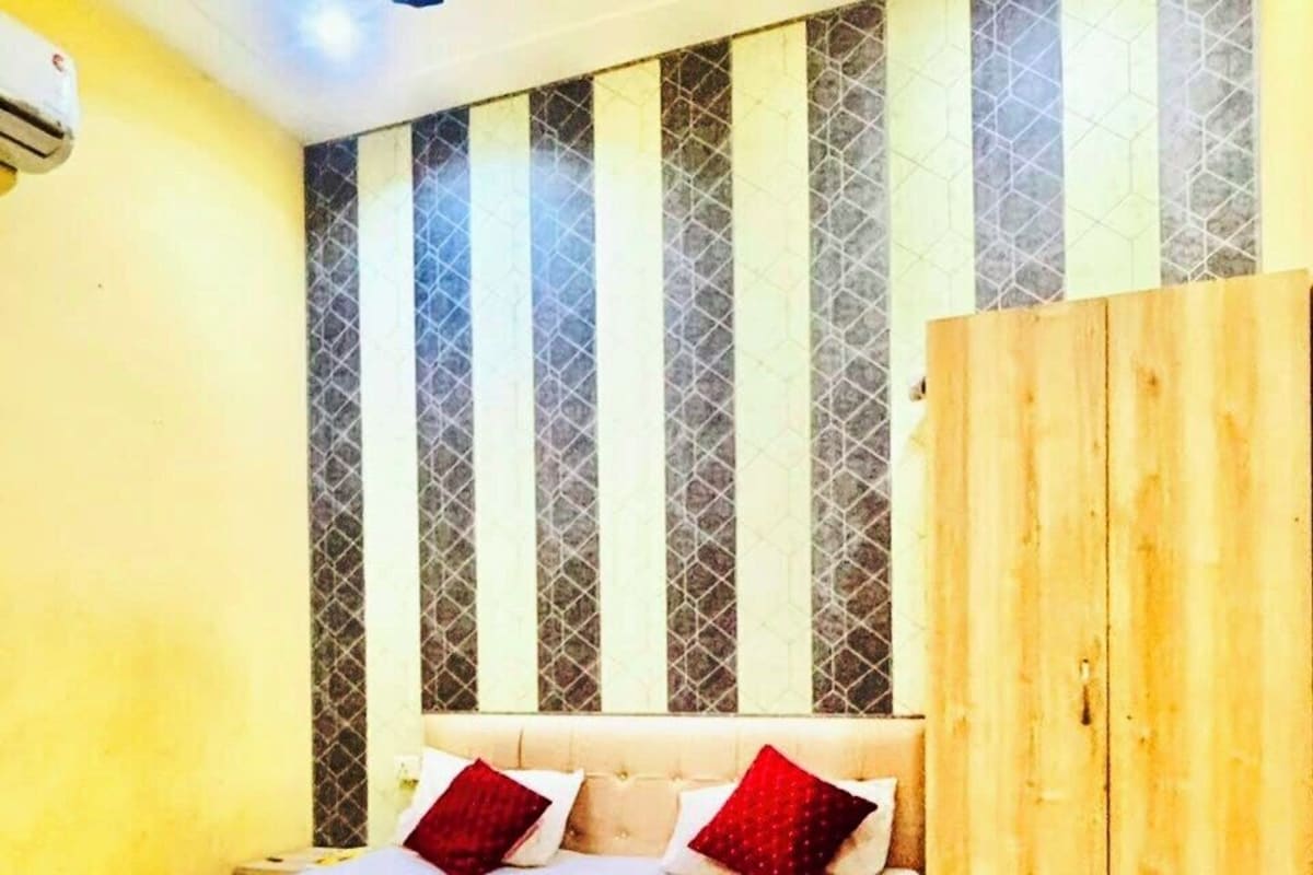 Classic Double Room | In-room safe, desk, WiFi (free)