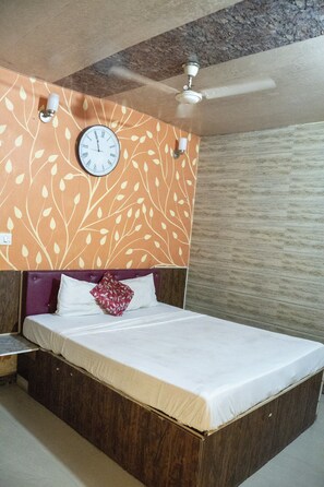 Quarto casal clássico | Cofres nos quartos, escrivaninha, Wi-Fi de cortesia