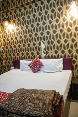 Quarto casal clássico | Cofres nos quartos, escrivaninha, Wi-Fi de cortesia