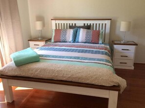 3 bedrooms, bed sheets - Cypress Retreat ~ Enjoy fishing, surfing, and kayaking (Bendalong)