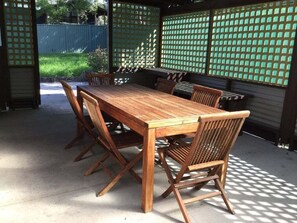Outdoor dining - Cypress Retreat ~ Enjoy fishing, surfing, and kayaking (Bendalong)
