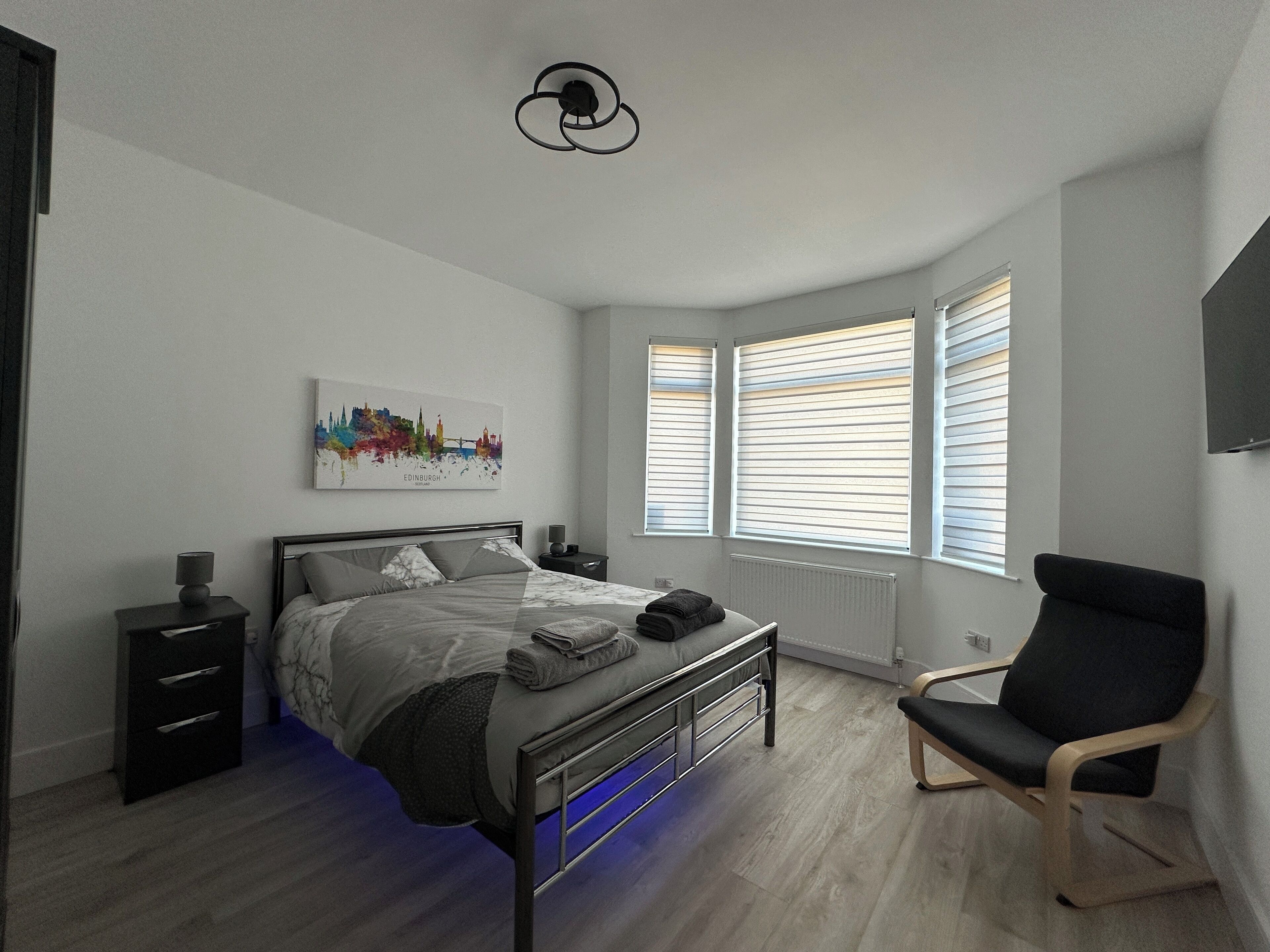 3 soverom, strykejern/-brett, wi-fi og sengetøy