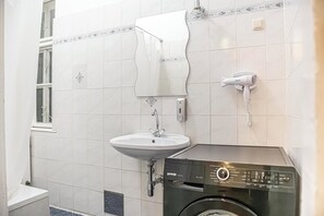 Basic Apartment | Bathroom - Comfy City Apartment Near AKH Hospital (Vienna)