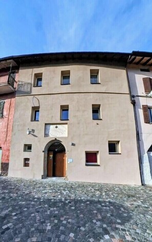 Front of property - Casa Alone (Casto)