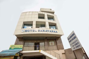 Exterior - Hotel Saravanaa Boarding & Lodging (Chennai)