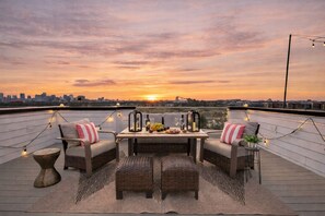 Outdoor dining - Rooftop Hot Tub + Games + Views Near Broadway | Dixieland Delight by AvantStay (Nashville)