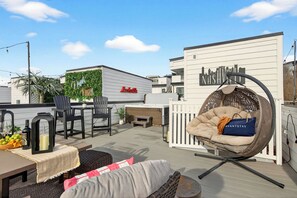 Outdoor spa tub - Rooftop Hot Tub + Games + Views Near Broadway | Dixieland Delight by AvantStay (Nashville)
